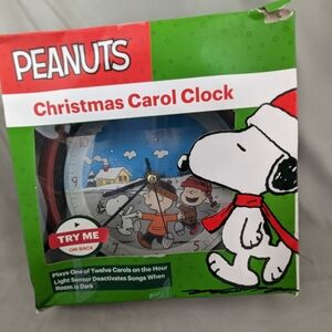Peanuts Christmas Carol Clock Light Sensor 12 Songs Battery Table Top or Wall